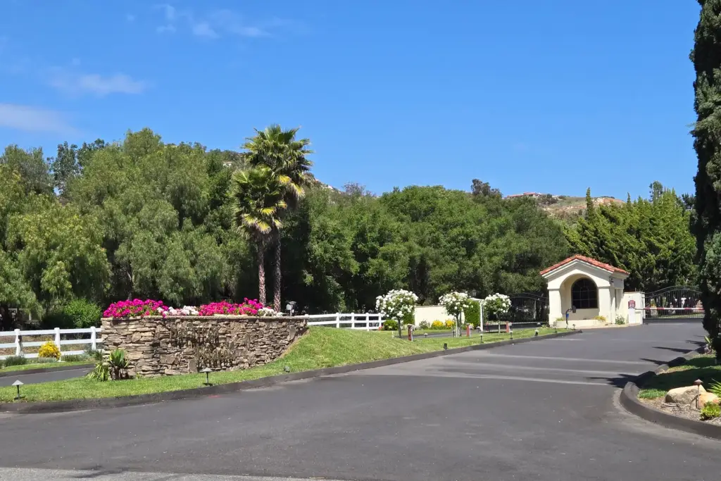 Saratoga Estates gate entrance